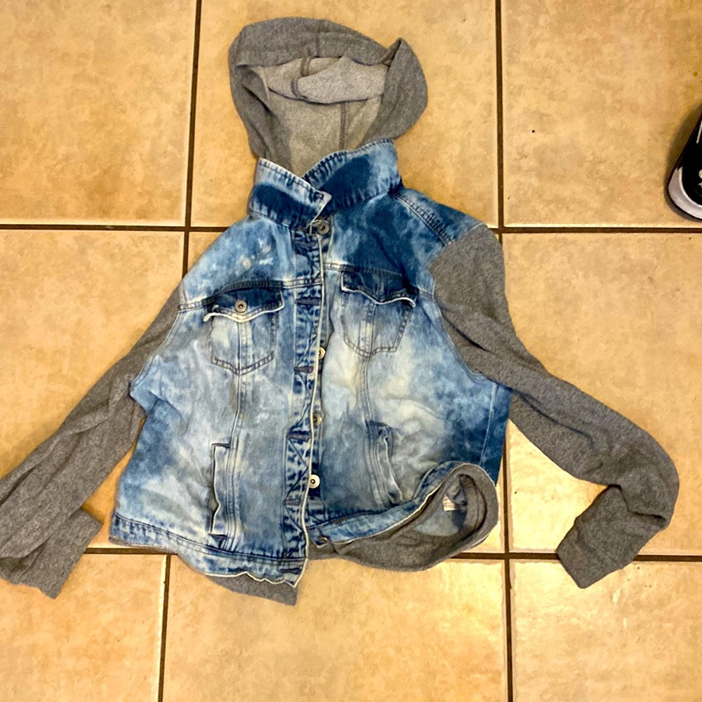 Faded Jean jacket with no rips Tears or stains